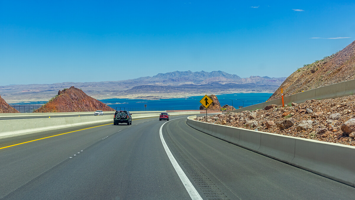 美國(guó)西部交通動(dòng)脈的守護(hù)者——高速公路與鐵路隔離柵